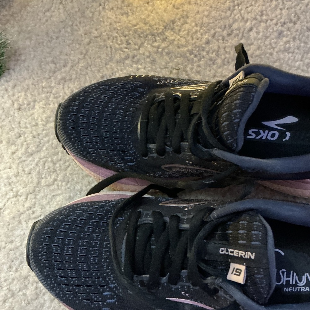Brooks Women's Black and Light Pink Running Shoes - Picture 3 of 8